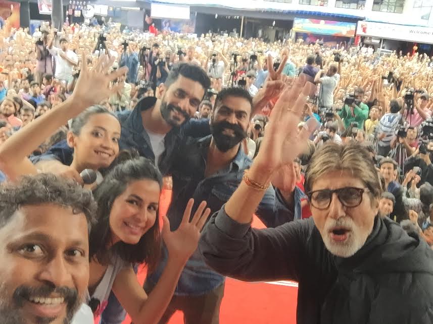 When Amitabh Bachchan took selfies with students!