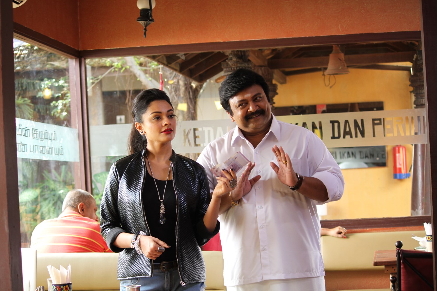 மீன்குழம்பும் மண்பானையும்படத்தில் மலேசியா ரௌடியாக நடிக்கும் பூஜா குமார்