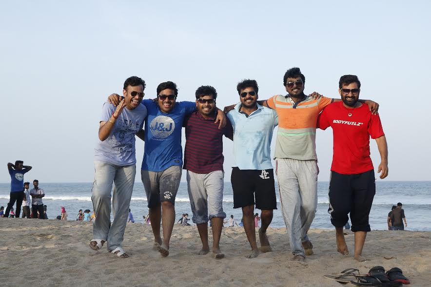 கிரிக்கெட் ஆட்டத்தில் ‘யூ – டர்ன்’ எடுத்துள்ளனர் ‘சென்னை 28 – II’ அணியினர்