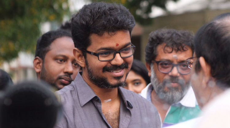 ஜல்லிக்கட்டு பிரச்சனையால் பைரவா வெற்றி விழா ஒத்திவைப்பு