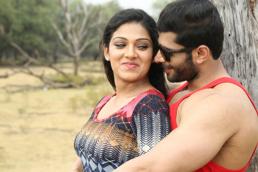 ராஜாவின் பார்வை ராணியின் பக்கம் படத்தின் புகைப்படங்கள்