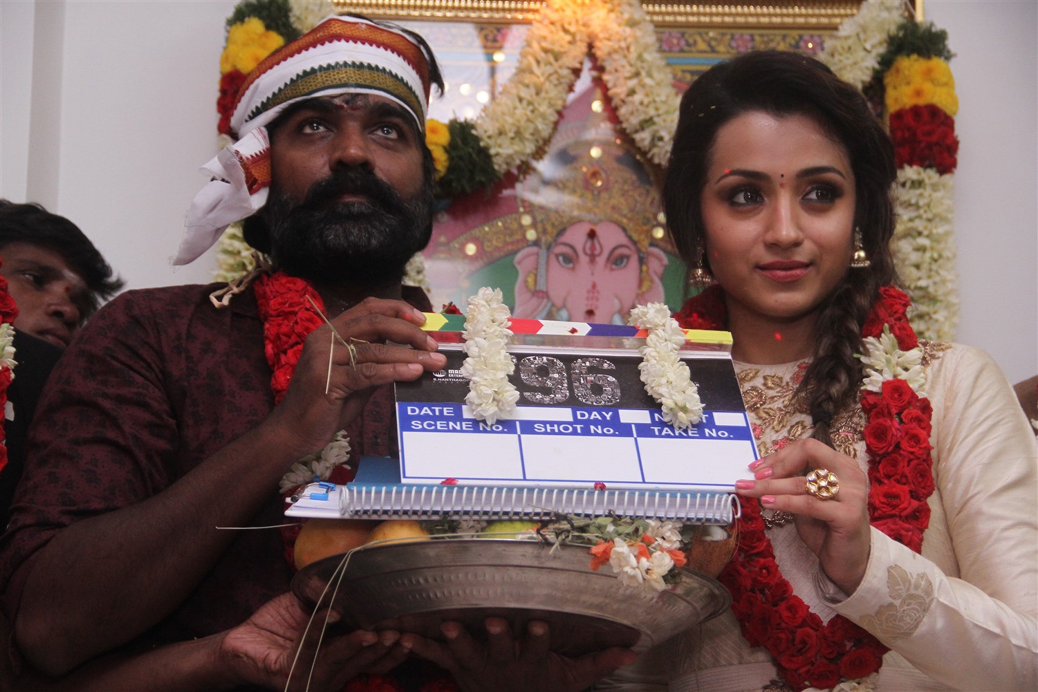 விஜய் சேதுபதி த்ரிஷா நடிக்கும் 96 படத்தின் பூஜையின் புகைப்படங்கள்