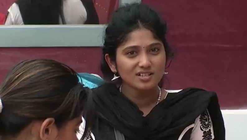 மீண்டும் காயத்திரி ஓவியா கூட்டணி என்ன செய்யபோகிறார் ஜூலி