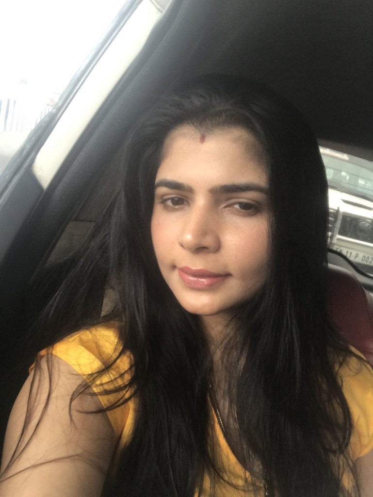 ஓவியா ரசிகர்களை பார்த்து கேவளமா இல்லை என கேள்வி கேட்ட சின்மயி ஏன்???