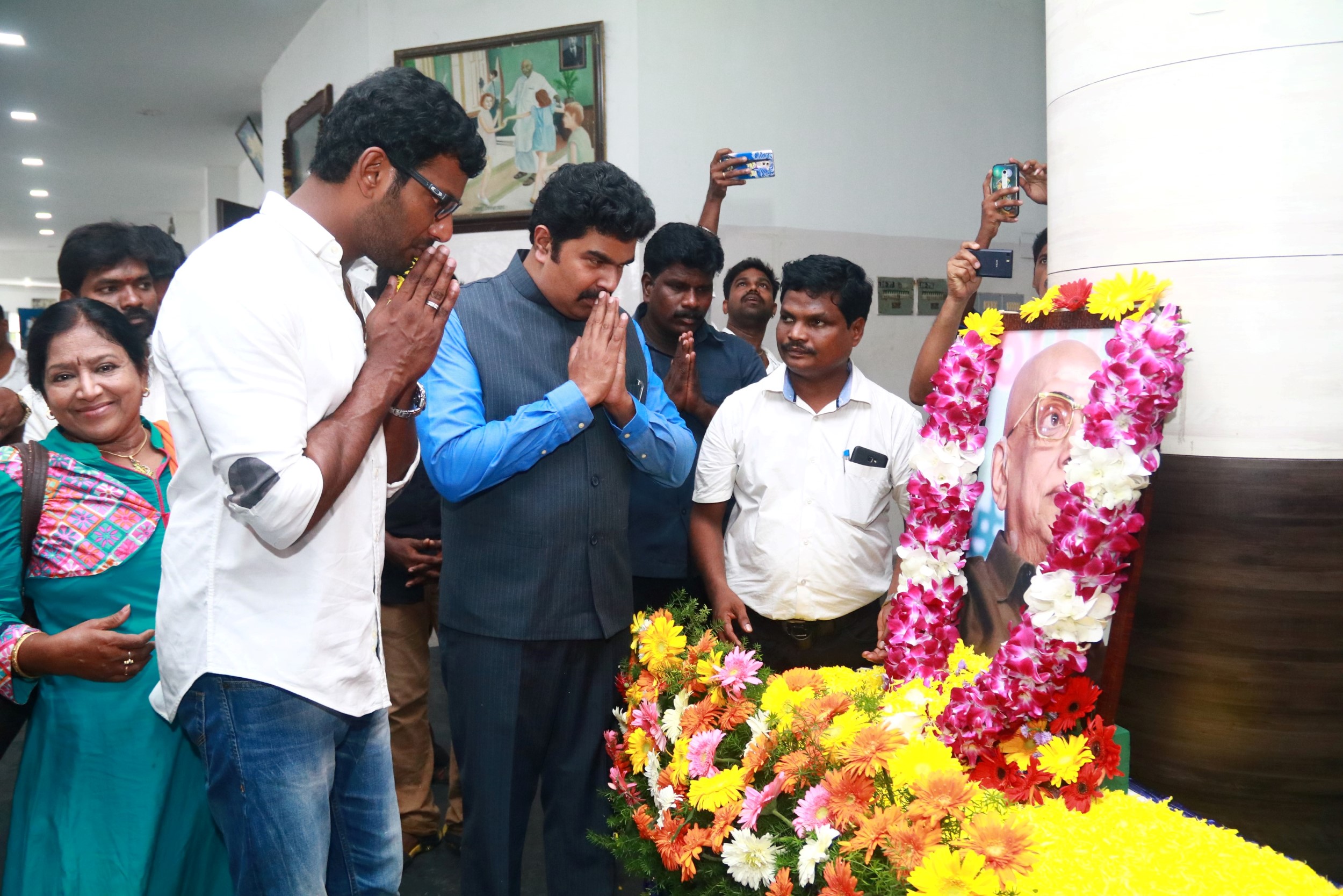 நடிகர் சங்கம் கட்டிட திறப்புவிழா அன்று மாப்பிளை கோலத்தில் இருப்பேன் – விஷால்