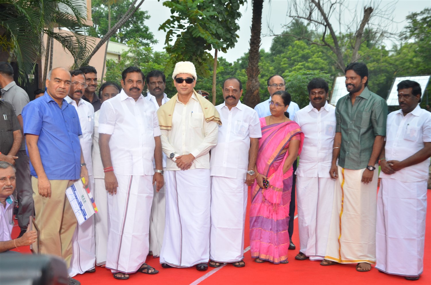 எம். ஜி. ஆர் வாழ்க்கை வரலாறு படமாகும் எம். ஜி. ஆர்  படத்தின் பூஜை  இன்று மிக பிரமாண்டமாக நடந்தது