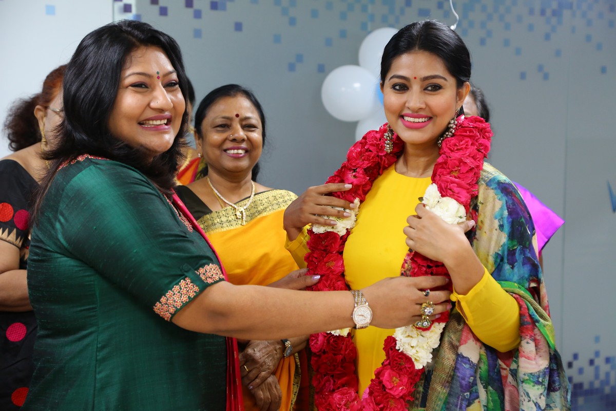 வீ கேர் மல்டி ஸ்பெஷாலிட்டி கிளினிக்கை திறந்து வைத்த நடிகை சினேகா…