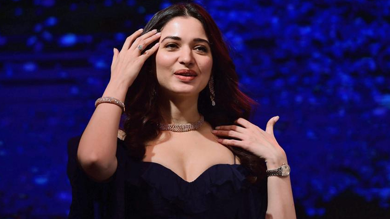 நடிகை தமன்னாவை செருப்பால் அடித்த நபர் கைது!