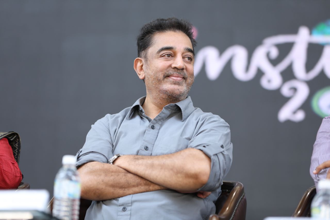 மாணவர்கள் அரசியல் விழிப்புணர்வு கொள்ள வேண்டும் – கமல்ஹாசன்