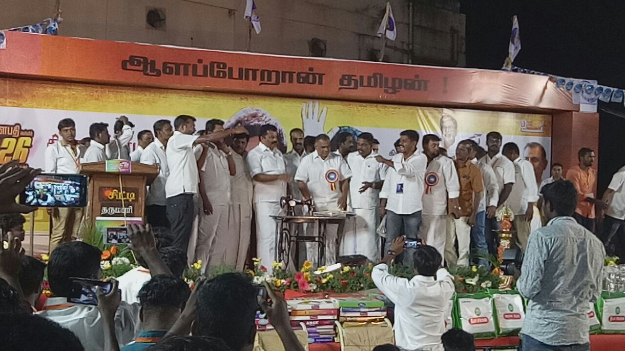 கிருஷ்ணகிரி மாவட்ட விஜய் மக்கள் இயக்கத்தின் மாபெரும் நலத்திட்ட உதவிகள் !