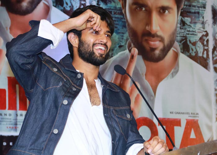 முதல் படத்திலேயே டப்பிங் பேச ஆசைப்படும் விஜய் தேவரகொண்டா