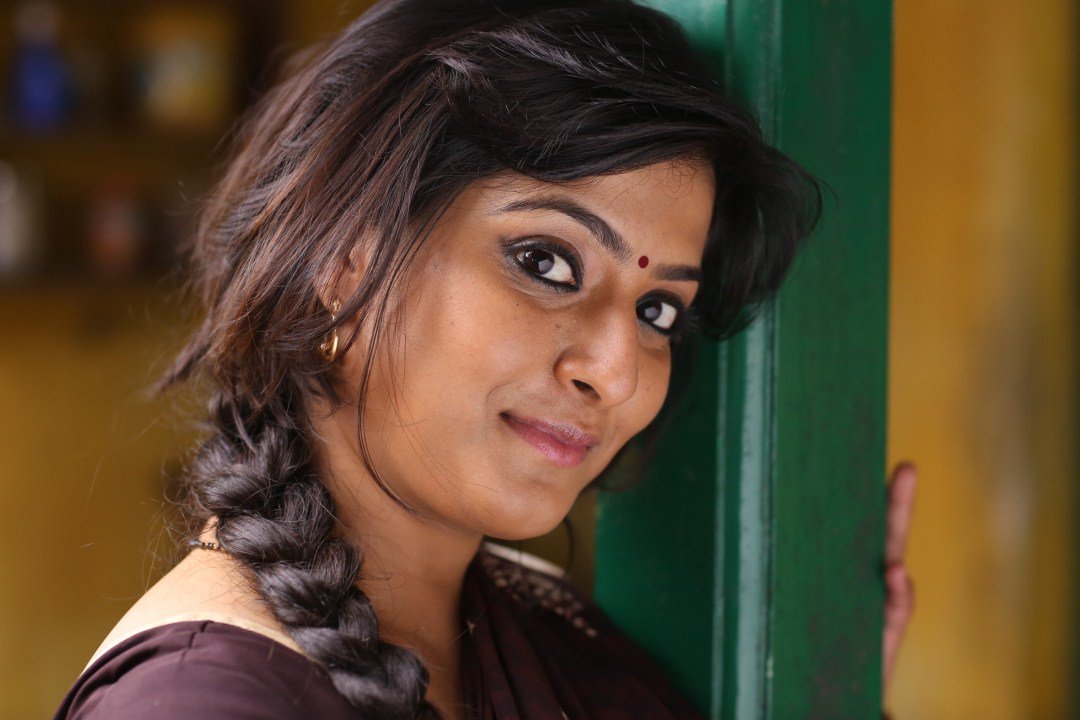 சிறுமி பாலியல் பலாத்காரம் வரலக்ஷ்மி கடும் கண்டனம்
