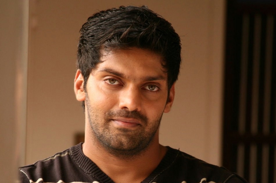 நடிகர் ஆர்யாவுக்கு உறவுக்கார பெண்ணுடன் திருமணமா அப்போ அந்த மூன்று பேர் ?