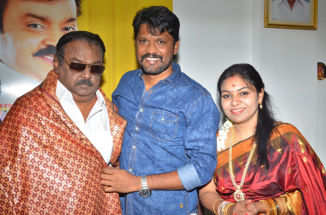 புரட்சிக்கலைஞரிடம் வாழ்த்துப் பெற்றதில் பெருமிதம். நடிகர் சௌந்தரராஜா தம்பதி மகிழ்ச்சி