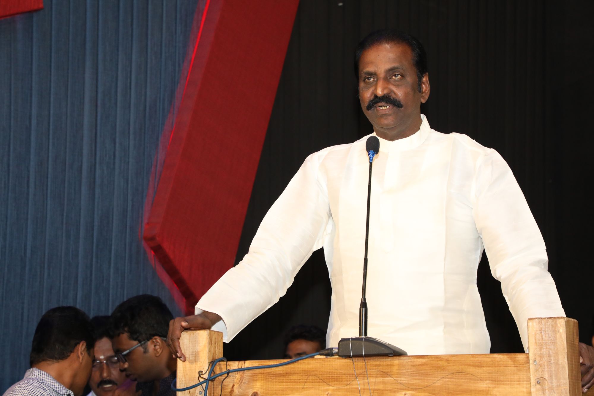 போராளிகள் தழும்புகளை வெளியே காட்ட மாட்டார்கள்: ‘டிராஃபிக் ராமசாமி ‘பட விழாவில் கவிஞர் வைரமுத்து பேச்சு!