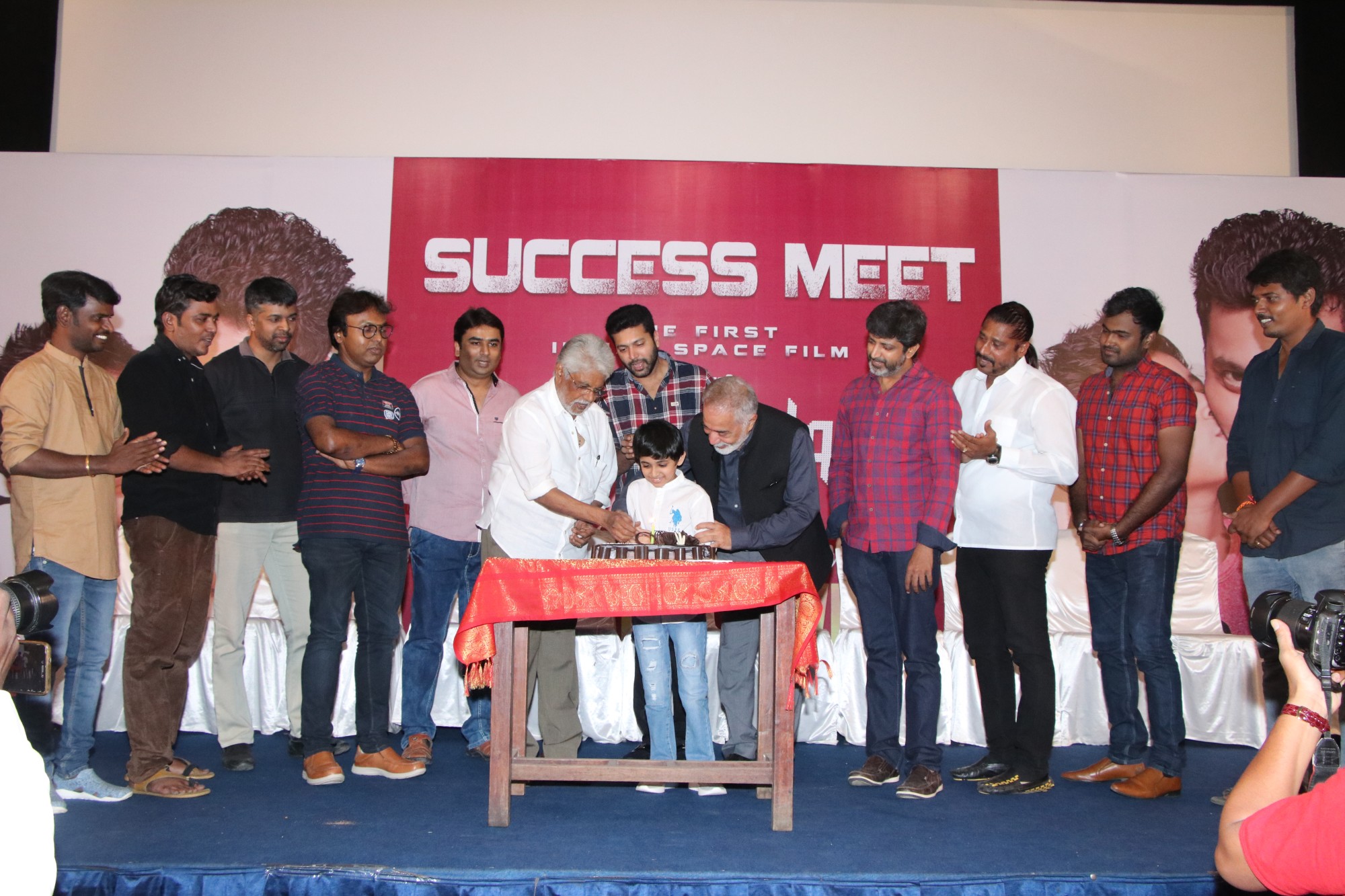 டிக் டிக் டிக் வெற்றி சந்திப்பில் பிறந்தநாளை கொண்டாடிய ஜெயம் ரவி மகன் ஆரவ்