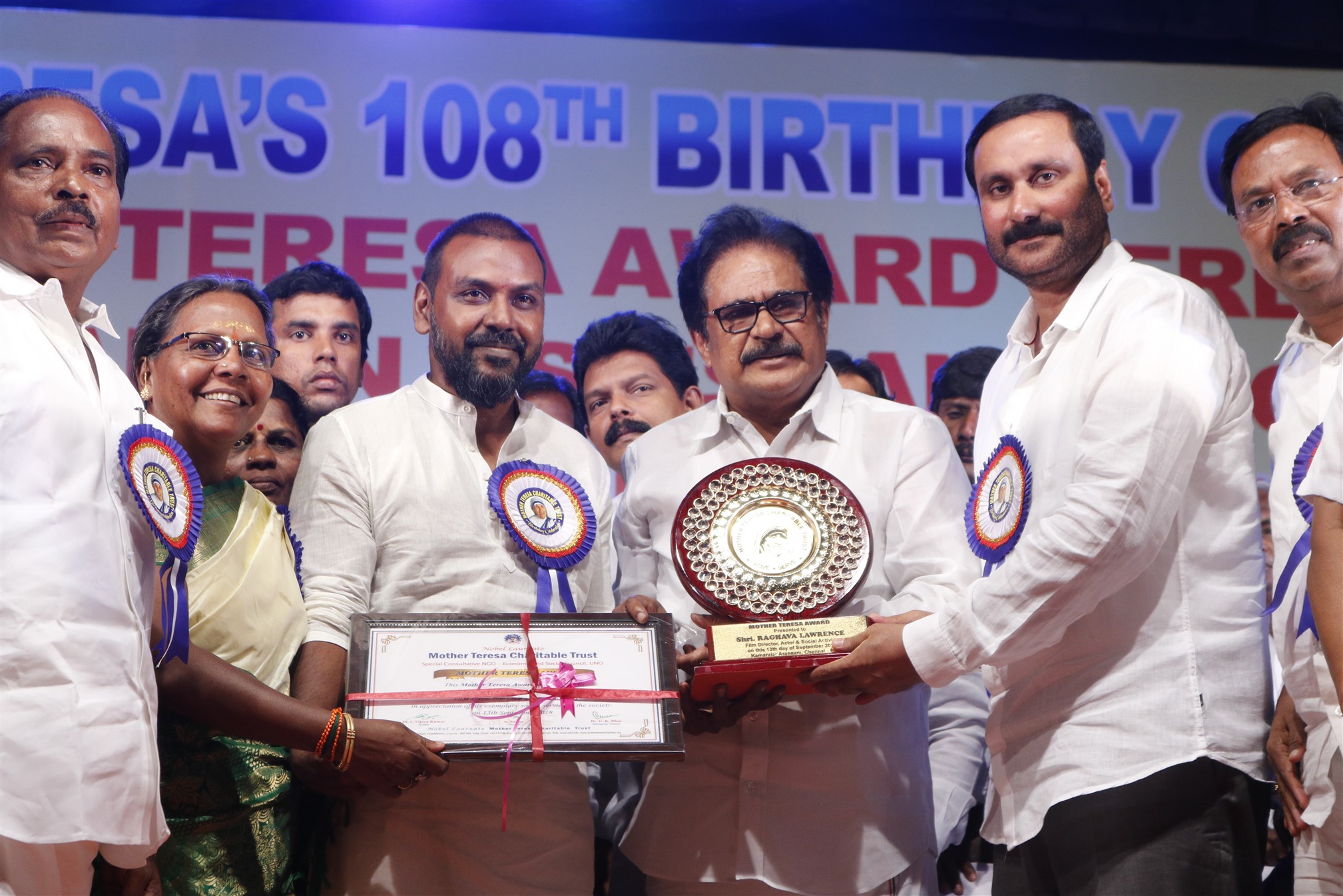 ராகவா லாரன்ஸுக்கு அன்னை தெரசா விருது வழங்கப்பட்டது.