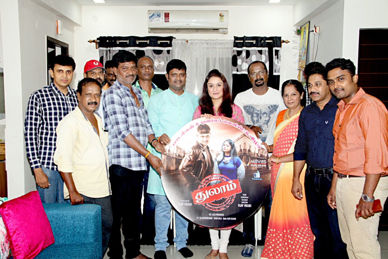 “துலாம்” படத்தின் இசை குறுந்தகட்டை வெளியிட்டு படக்குழுவினரை பாராட்டிய நடிகை சோனியா அகர்வால்!