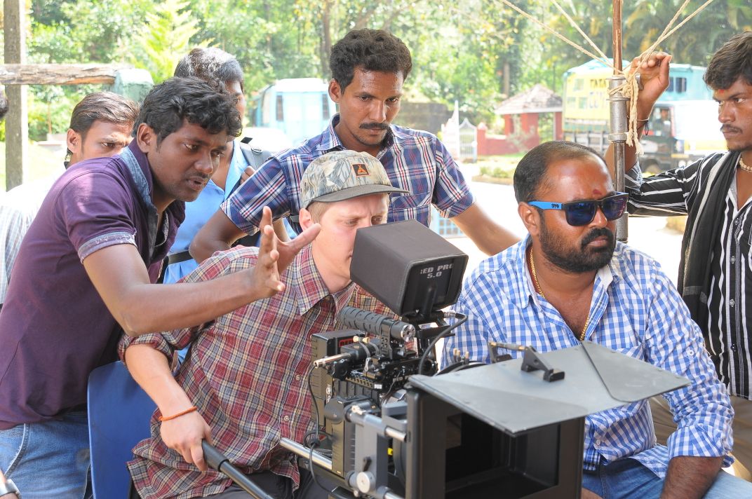 நவம்பர் 2 -ல் வெளிவருகிறது  ‘சந்தோஷத்தில் கலவரம்’!
