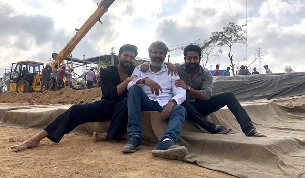 இயக்குனர் ராஜமௌலியின் அடுத்த பிரம்மாண்ட படம் ஆர்.ஆர்.ஆர் படப்பிடிப்பு துவங்கியது