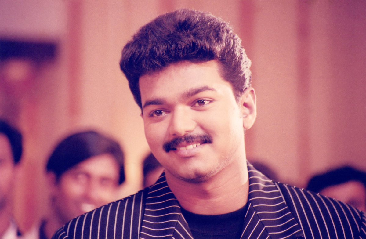 சமுக வலைதளங்களில் தளபதியின் 100 கோடி சாதனை
