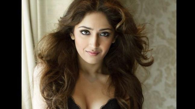 யோகிபாபுவுடன் குத்தாட்டம் போடும் சாயிஷா