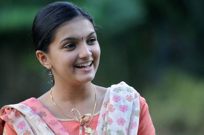நடிகை சரண்யா மோகன் பிறந்த தினம் 
