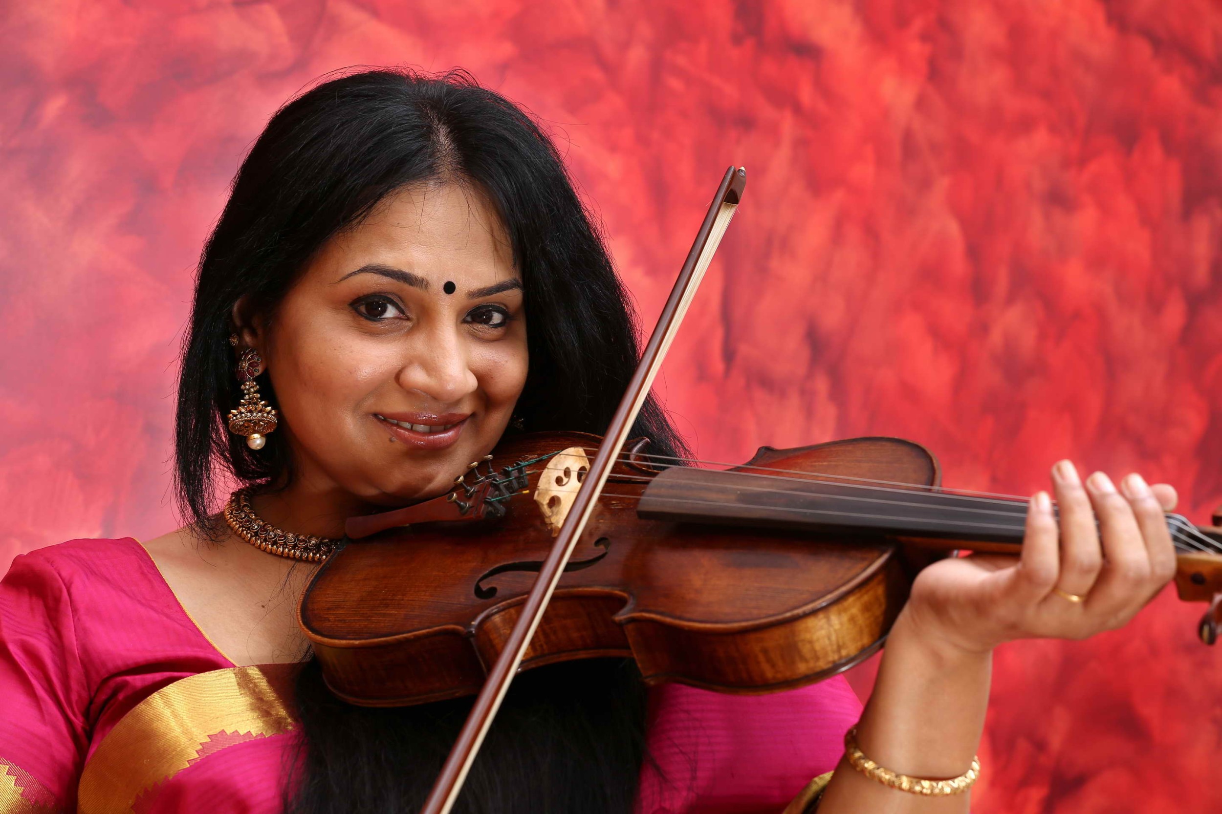 இசை ஆர்வலர்களுக்காக  “வயலின் பத்மா – செலக்ட் கிளப்”