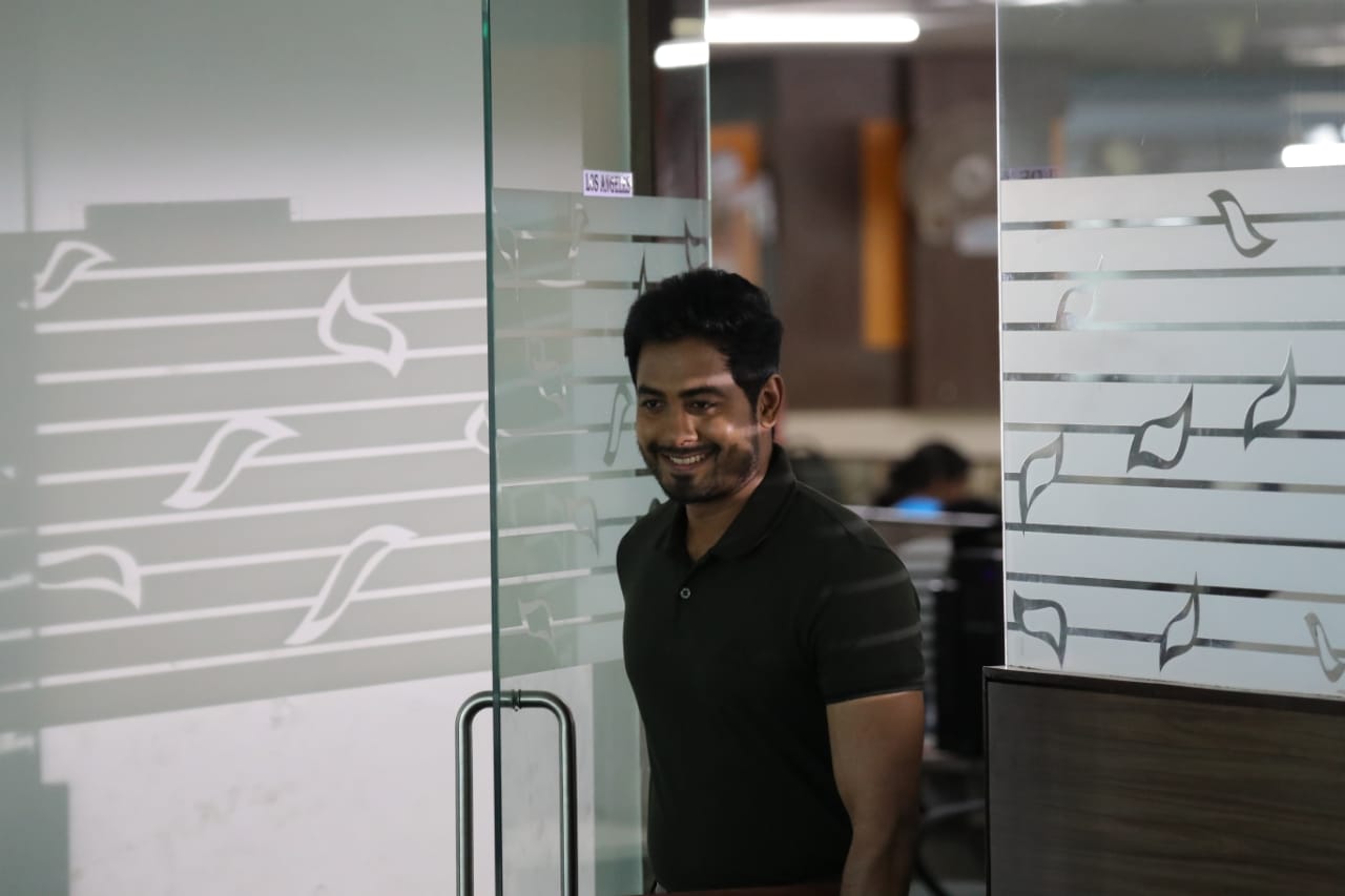 ​தாய்மொழி தமிழுக்காக ‘சுந்தர தாய் மொழி’ என்ற குறும்படத்தை தயாரித்து நடிக்கும் ஆரி..!