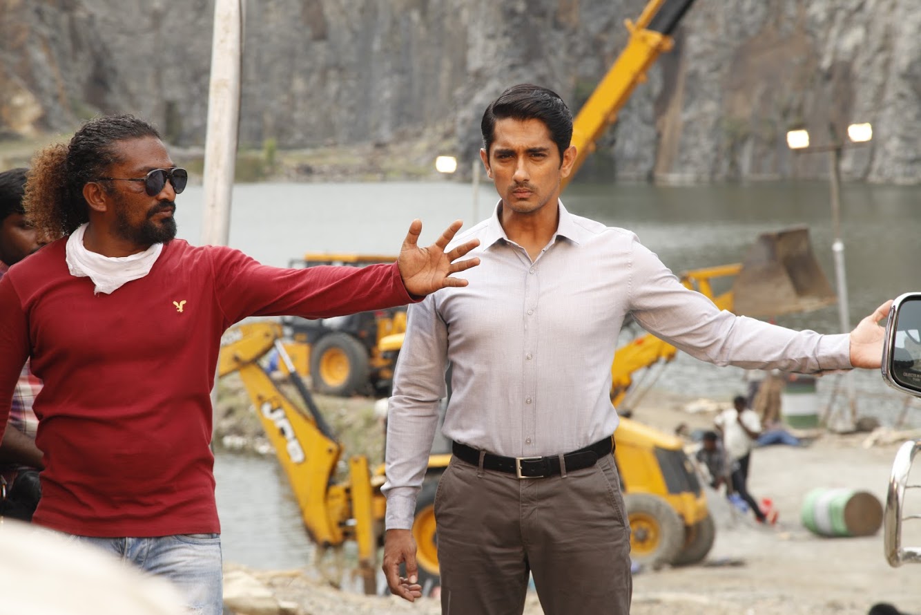 ரசிகர்களை வியப்பில் ஆழ்த்திய “சித்தார்த்யின் அருவம் பட டீசர்