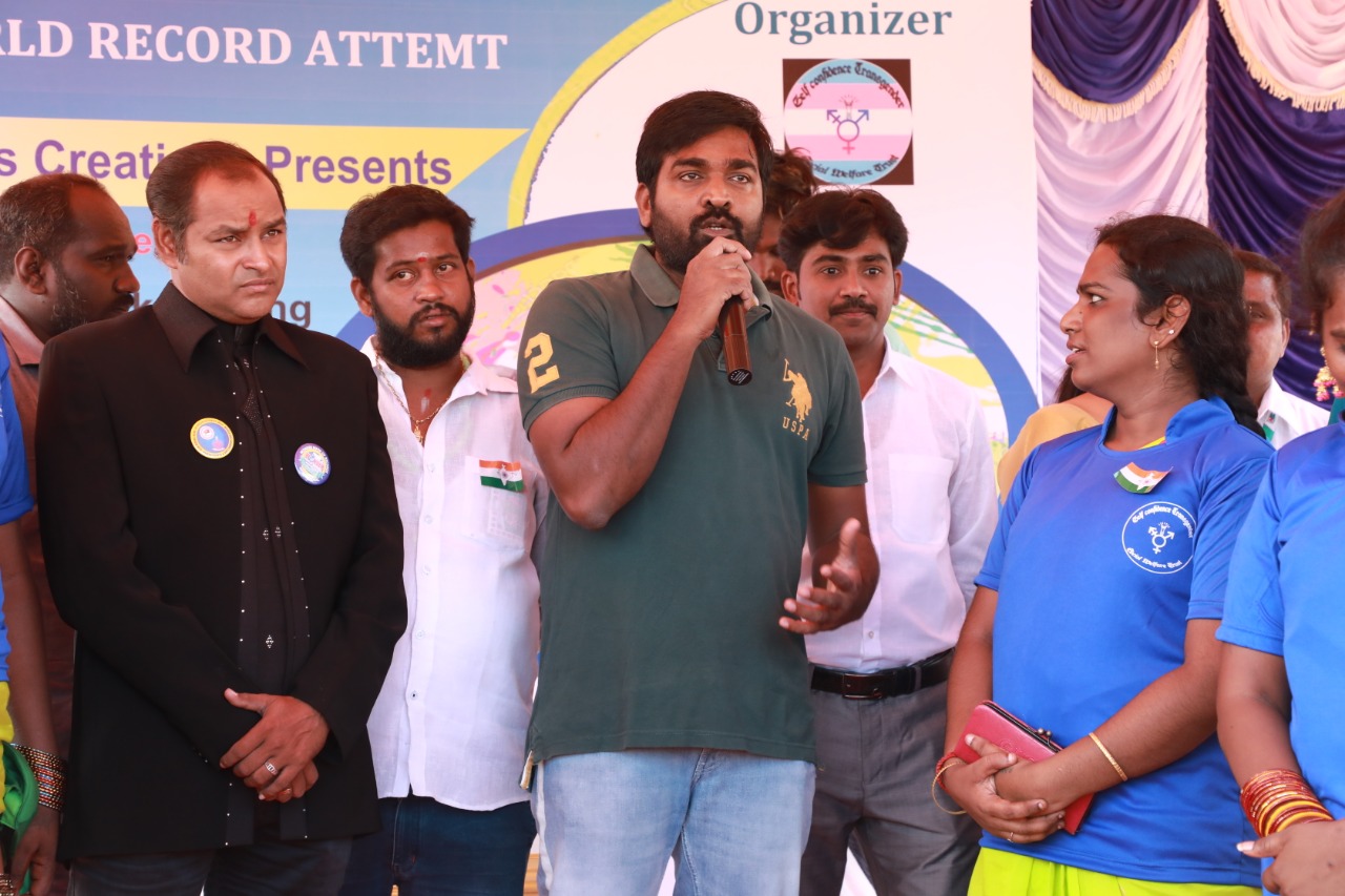 *திருநங்கைகளின் உலக சாதனைக்கு உருவம் கொடுத்த விஜய் சேதுபதி*!