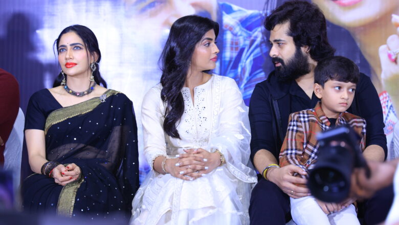 “சட்டத்தை கையில் வைத்துக் கொண்டிருப்பவர்கள் தவறு செய்தால் யார் தண்டனை கொடுப்பது ?” ; வள்ளுவன் பட இயக்குநர் ஆவேசம்