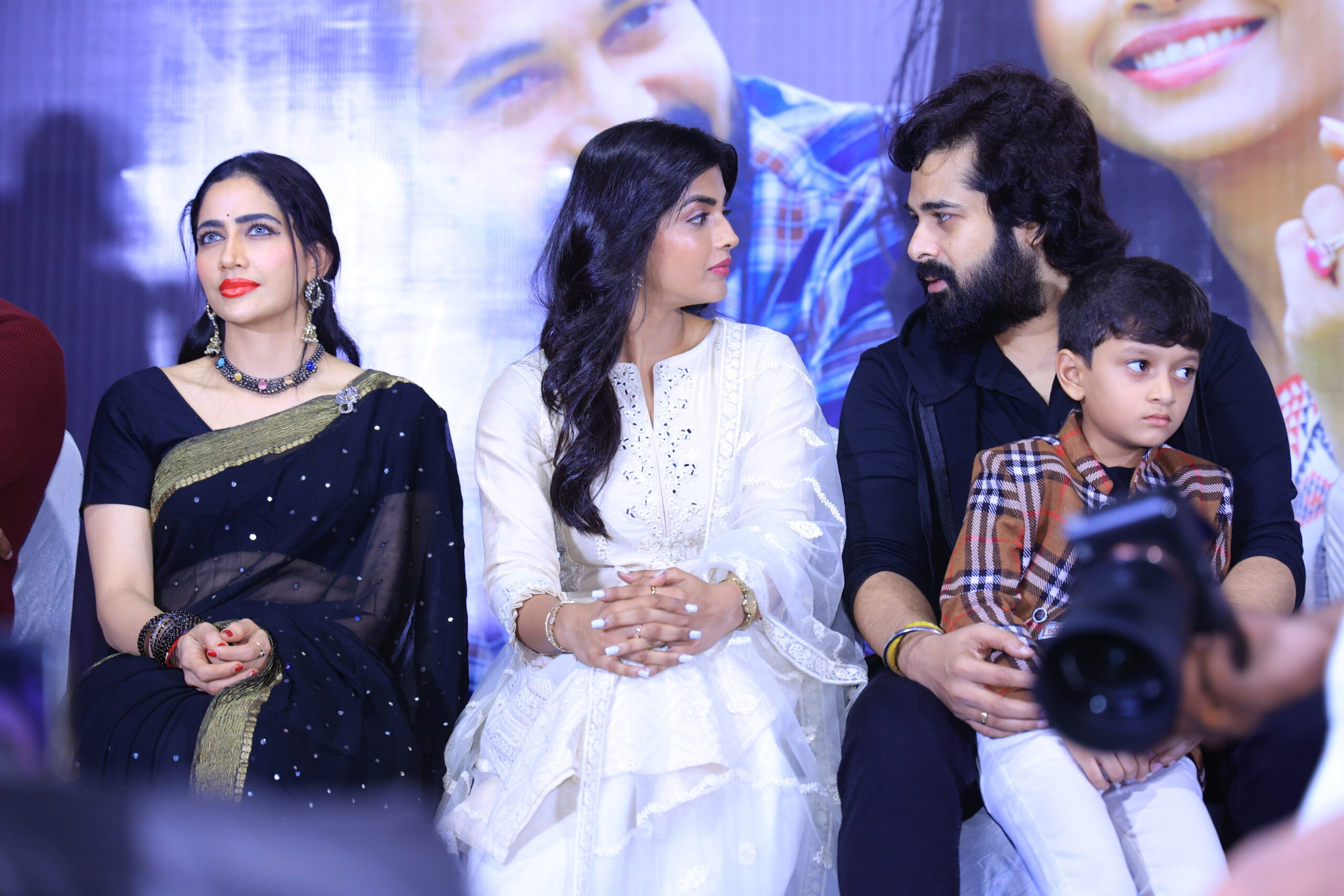 “சட்டத்தை கையில் வைத்துக் கொண்டிருப்பவர்கள் தவறு செய்தால் யார் தண்டனை கொடுப்பது ?” ; வள்ளுவன் பட இயக்குநர் ஆவேசம்