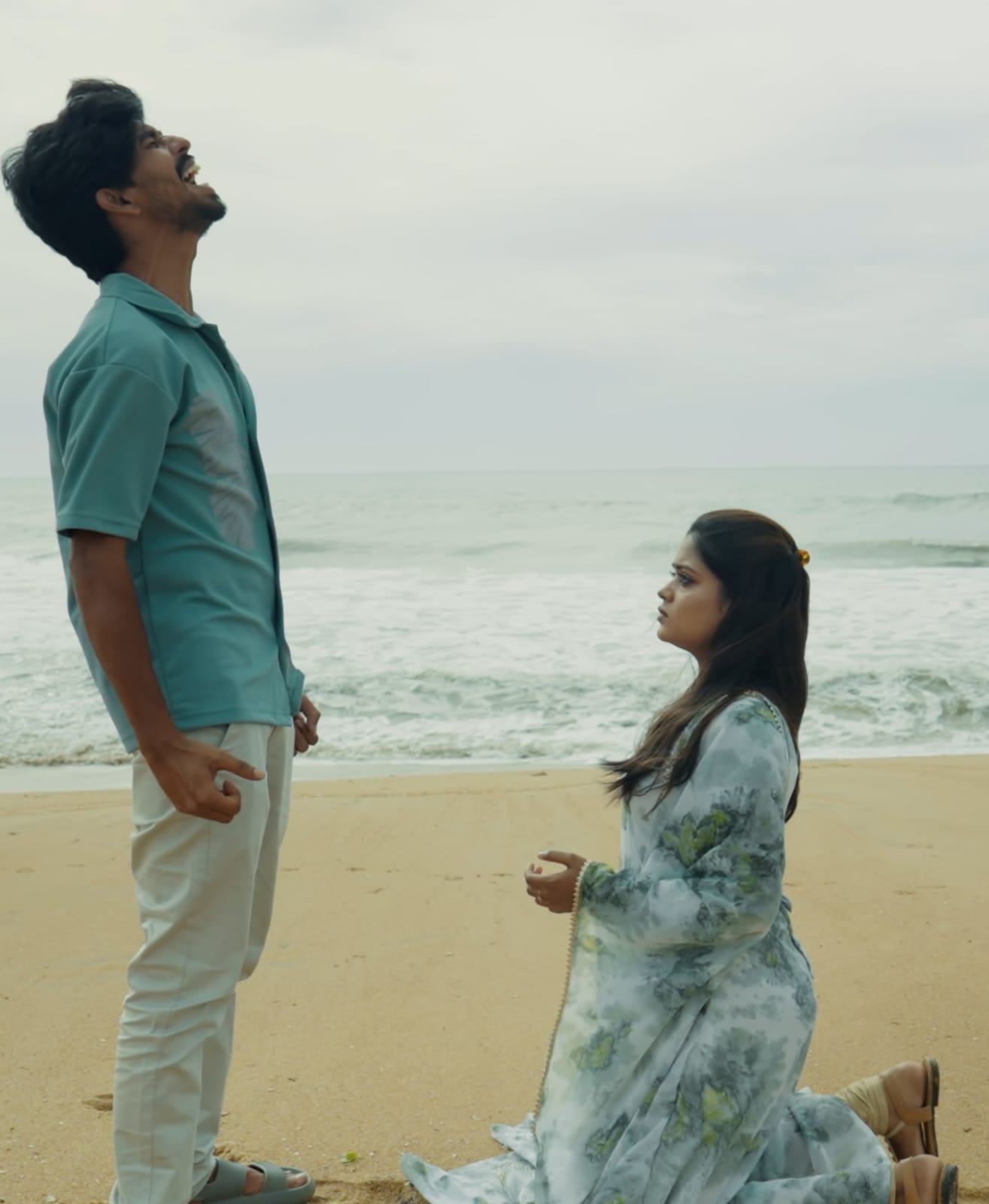 பரபரப்பை கிளப்பிய ‘சாவு வீடு’ படத்தின் ஃபர்ஸ்ட் லுக் வெளியீடு!