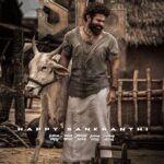 மண்ணின் மணம்… கண்ணில் தீ… ‘சம்பரால எட்டிகட்டு’ சங்கராந்தி  போஸ்டரில் சாய் துர்கா தேஜின் கிராமத்து அவதாரம் !!