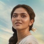 பள்ளிச்சட்டம்பி’ படத்தில் கயாடு லோஹரின் விண்டேஜ் தோற்றம் கவனம் ஈர்ப்பு