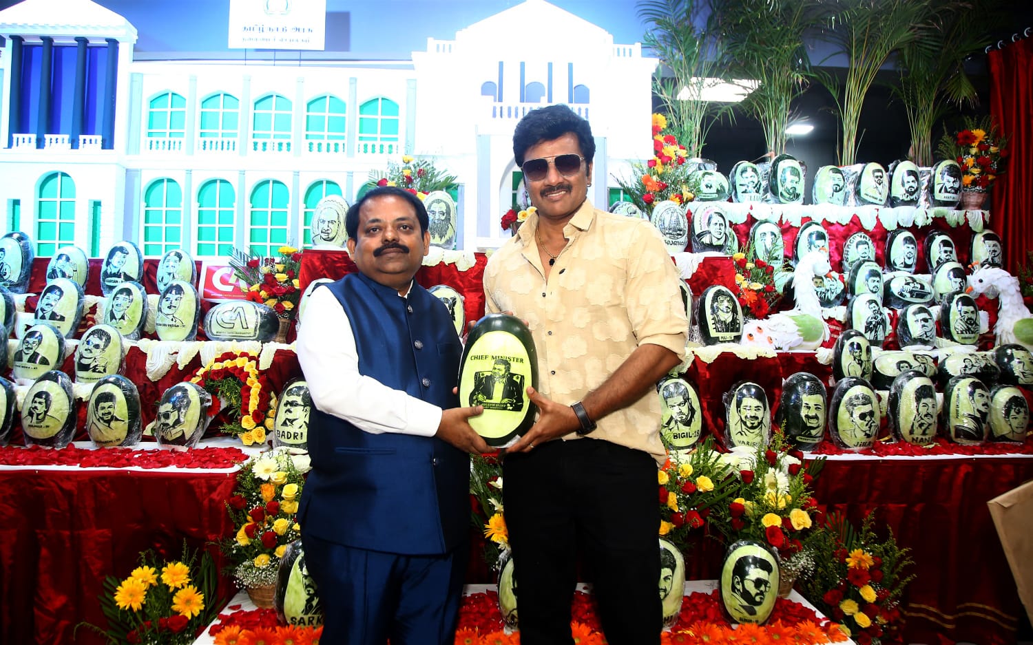 “விஜயின் திரைப்பயணத்தை காய்கறி சிற்பங்களில் உயிர்ப்பித்த மாணவர்கள்”
