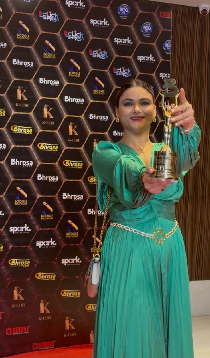 Sezal Sharma Honored with ‘Promising Actress’ Award at Boogle Bollywood Event