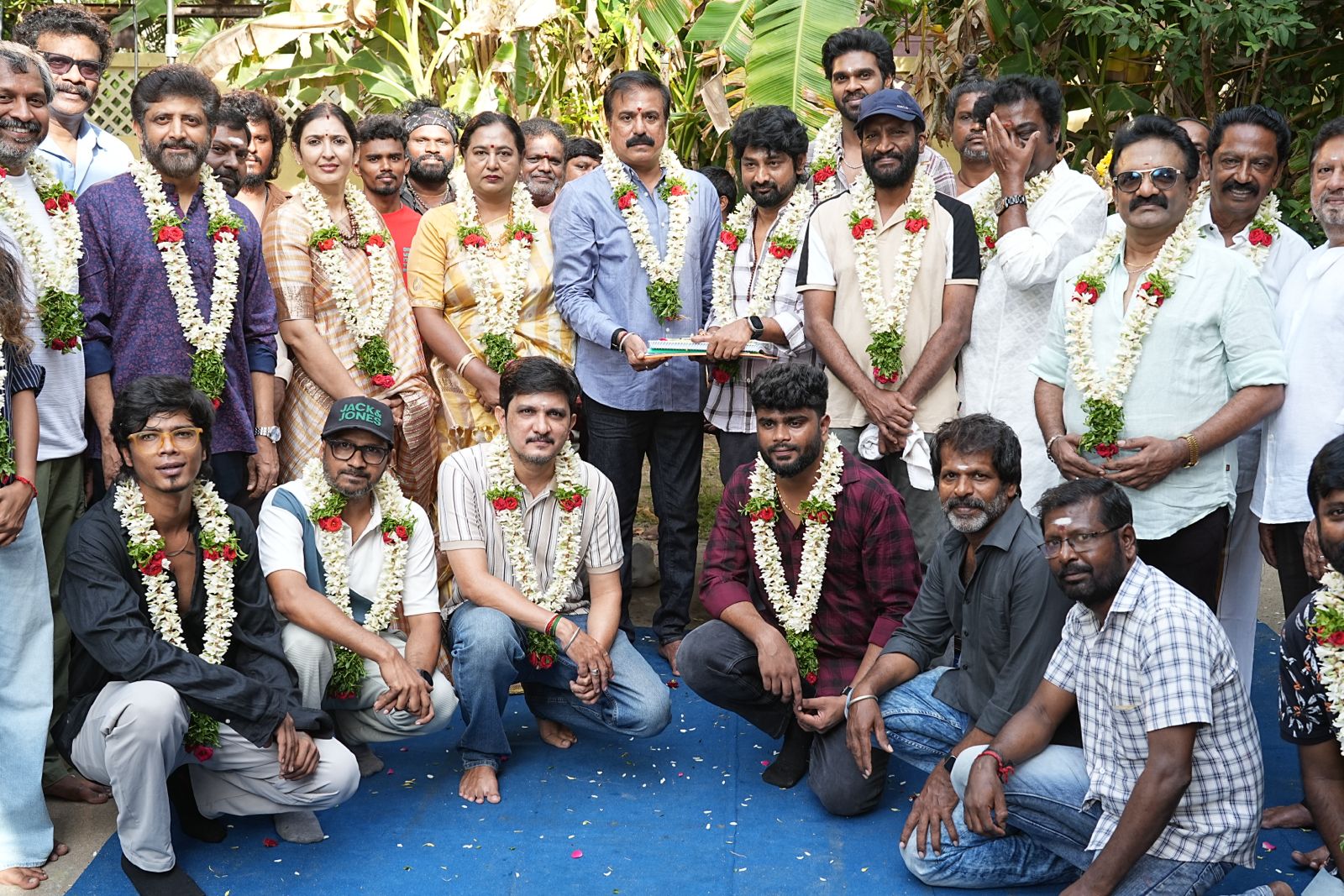 பூஜையுடன் தொடங்கிய ‘வாணவேடிக்கை’… சண்முக பாண்டியனின் புதிய பரிமாணத்தை வெளிப்படுத்தும் இயக்குநர் திருவின் கமர்ஷியல் படைப்பு!