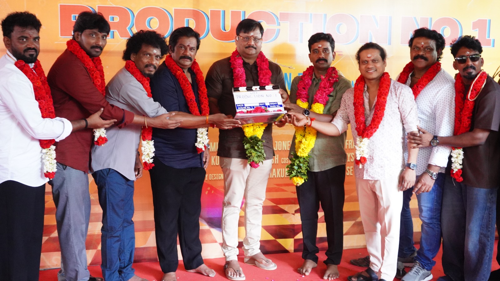 டார்க் காமெடியில் களமிறங்கும் ‘யுனிவர்ஸ் ஸ்டார் ஸ்டுடியோஸ்’… முதல் தயாரிப்பே பெரிய எதிர்பார்ப்பை ஏற்படுத்திய பூஜை விழா!