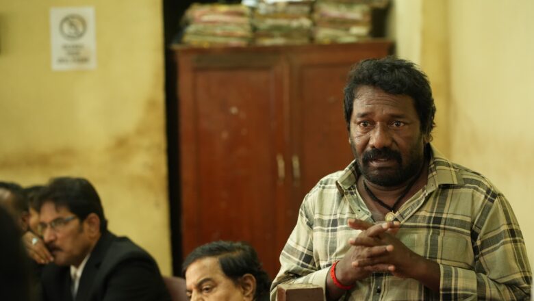 கடலில் காசு தேடும் மனிதனின் கண்ணீர்க் கதை… ‘என்ன விலை’யில் தவசிமுத்துவாக கருணாஸ்!