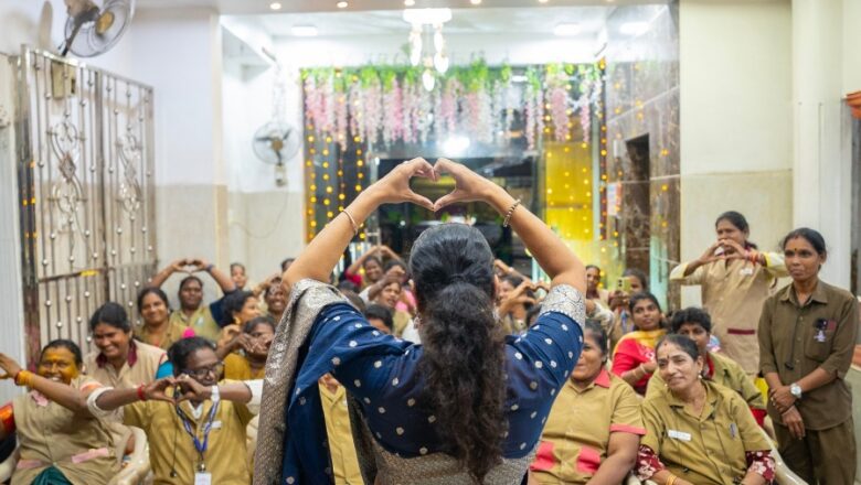 பெண் ஆட்டோ ஓட்டுநர்களின் உழைப்புக்கு அங்கீகாரம்! 50 பெண்களுக்கு நலத்திட்ட உதவிகள் வழங்கிய நடிகை அனுமோல்