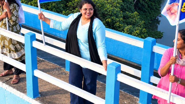 மாத்தூர் தொட்டிப்பாலத்தில் பறந்த ‘துரோகம் பழகு’ போஸ்டர்! விளம்பரத்தில் புதிய முயற்சி எடுத்த படக்குழு!